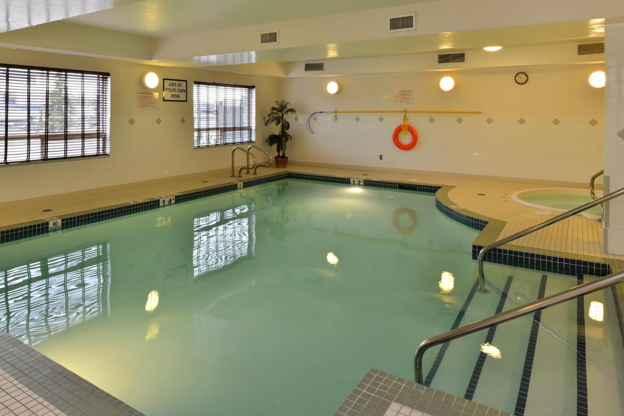 Holiday Inn Express Edmonton North By Ihg Exteriér fotografie